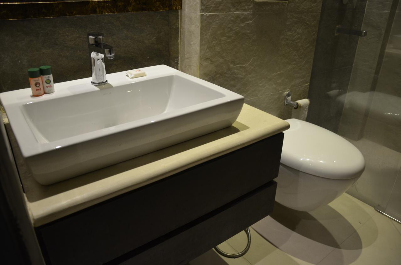Oyo 1358 Hotel Crossroad לקנאו מראה חיצוני תמונה