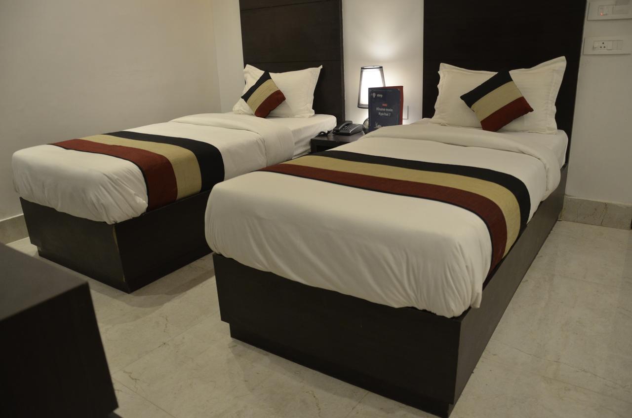 Oyo 1358 Hotel Crossroad לקנאו מראה חיצוני תמונה