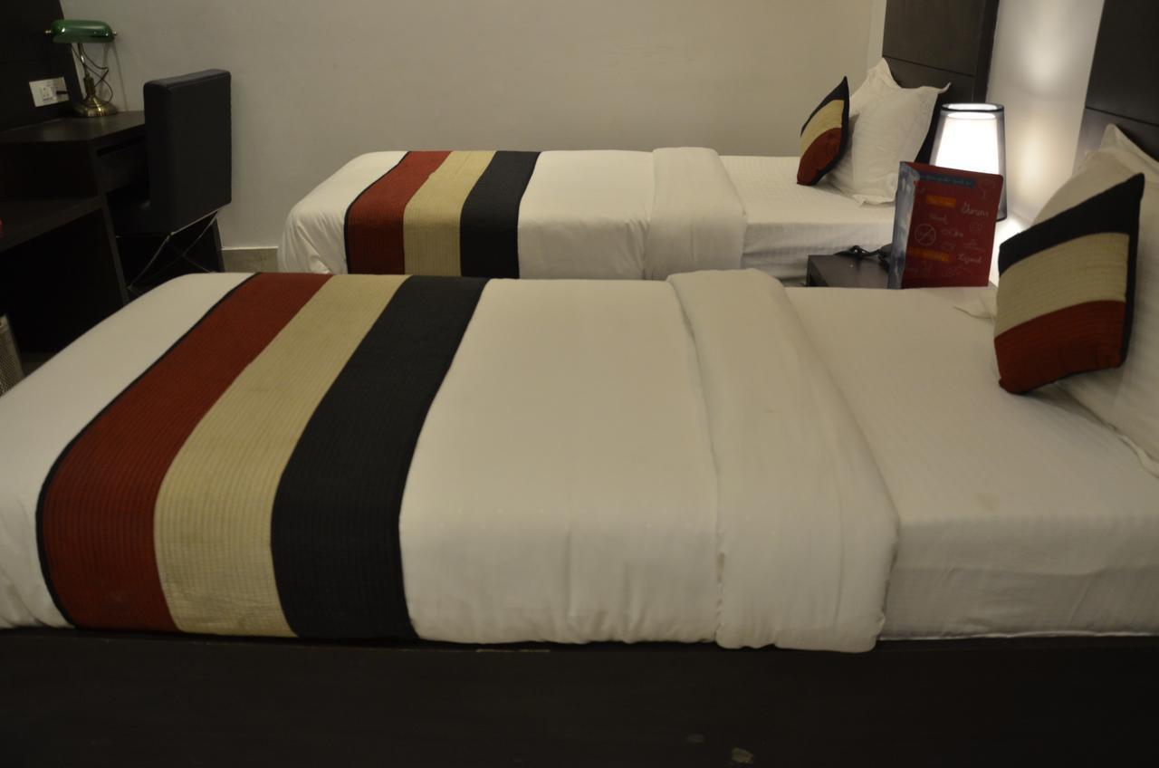 Oyo 1358 Hotel Crossroad לקנאו מראה חיצוני תמונה