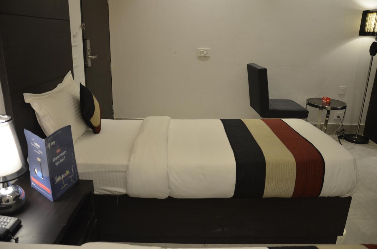 Oyo 1358 Hotel Crossroad לקנאו מראה חיצוני תמונה