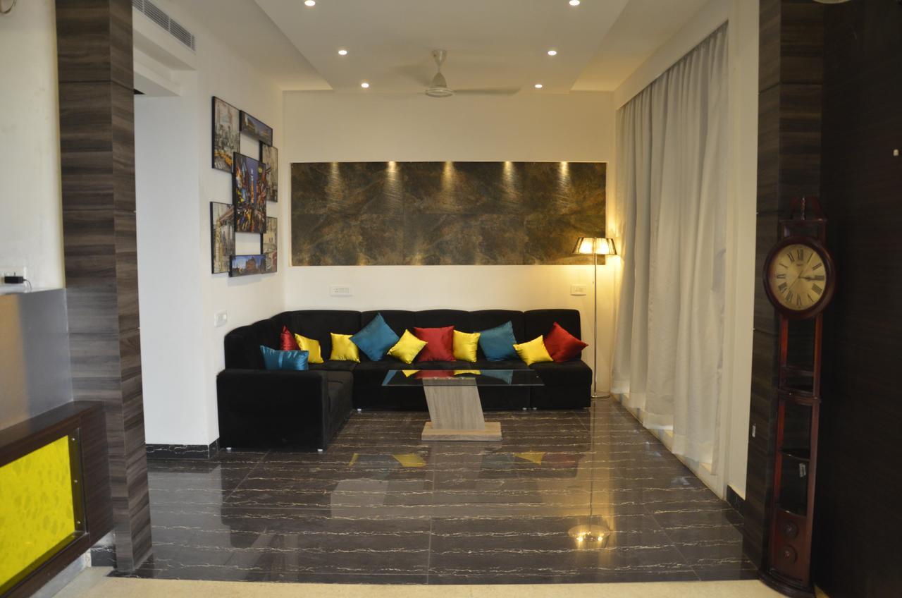 Oyo 1358 Hotel Crossroad לקנאו מראה חיצוני תמונה
