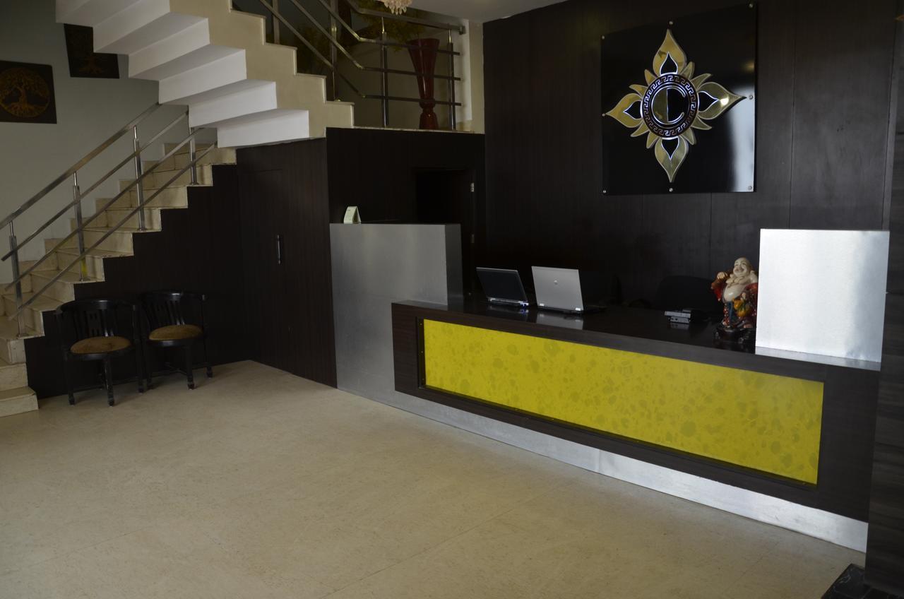 Oyo 1358 Hotel Crossroad לקנאו מראה חיצוני תמונה