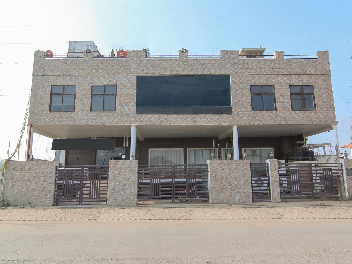 Oyo 1358 Hotel Crossroad לקנאו מראה חיצוני תמונה