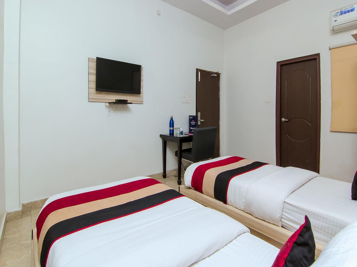 Oyo 1358 Hotel Crossroad לקנאו מראה חיצוני תמונה