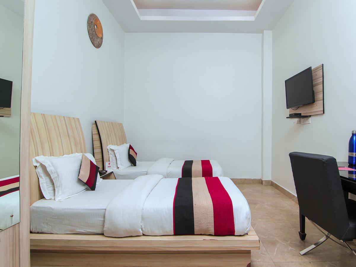 Oyo 1358 Hotel Crossroad לקנאו מראה חיצוני תמונה