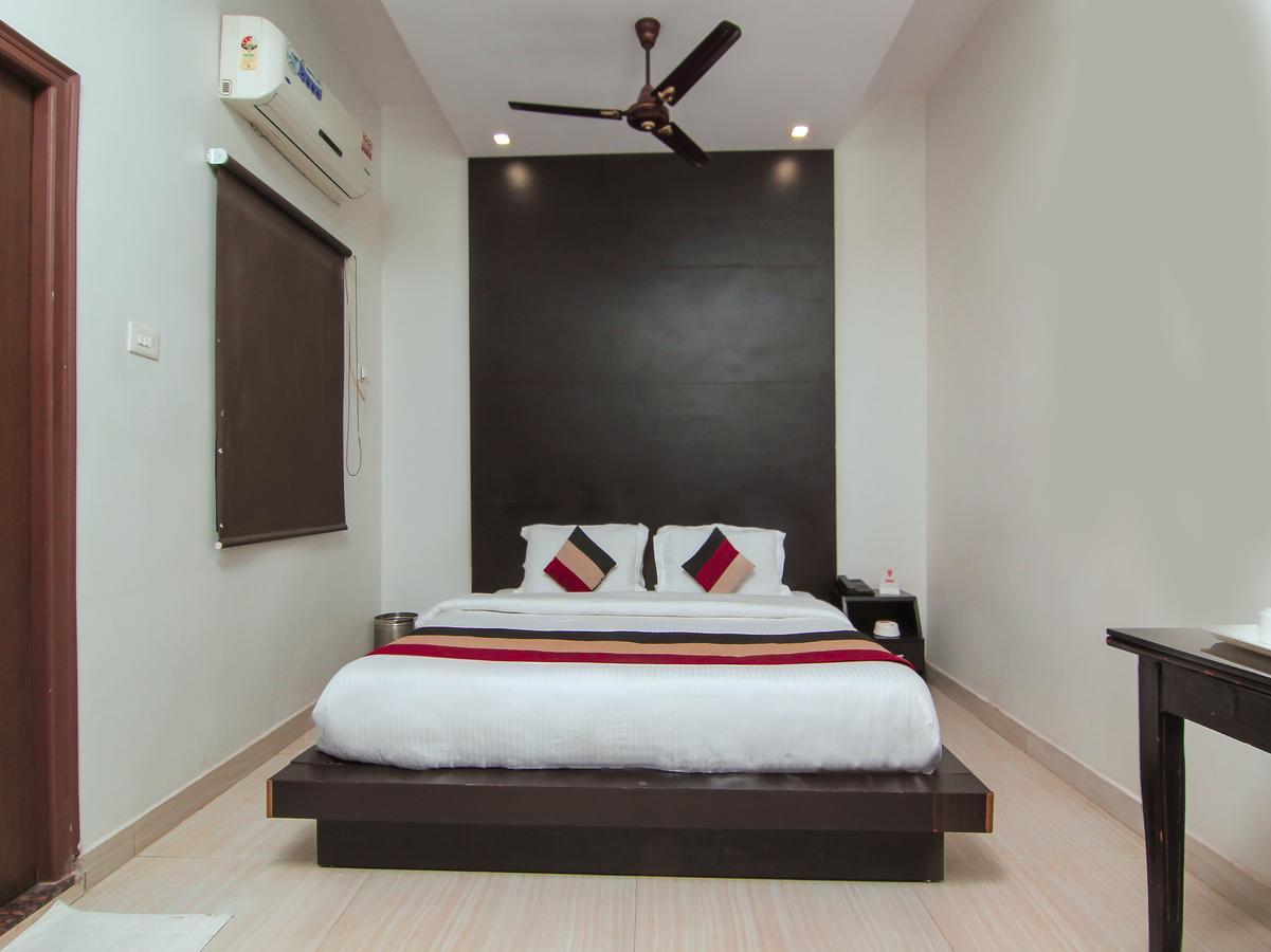 Oyo 1358 Hotel Crossroad לקנאו מראה חיצוני תמונה