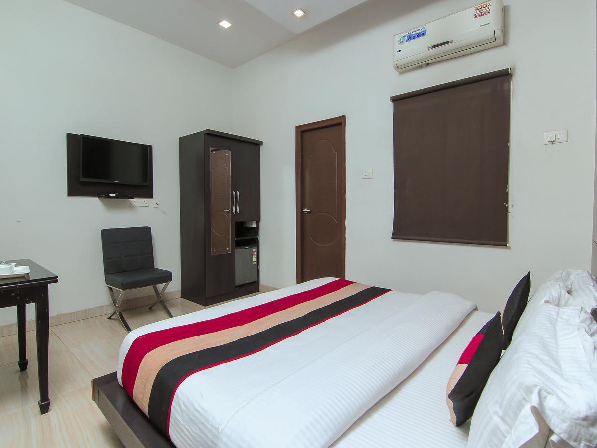 Oyo 1358 Hotel Crossroad לקנאו מראה חיצוני תמונה