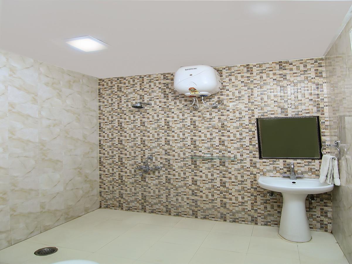 Oyo 1358 Hotel Crossroad לקנאו מראה חיצוני תמונה
