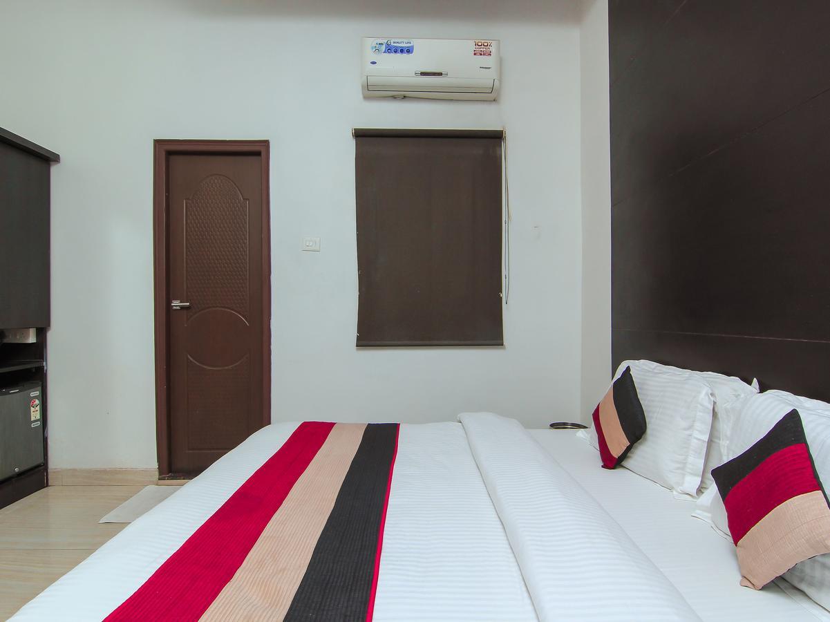 Oyo 1358 Hotel Crossroad לקנאו מראה חיצוני תמונה