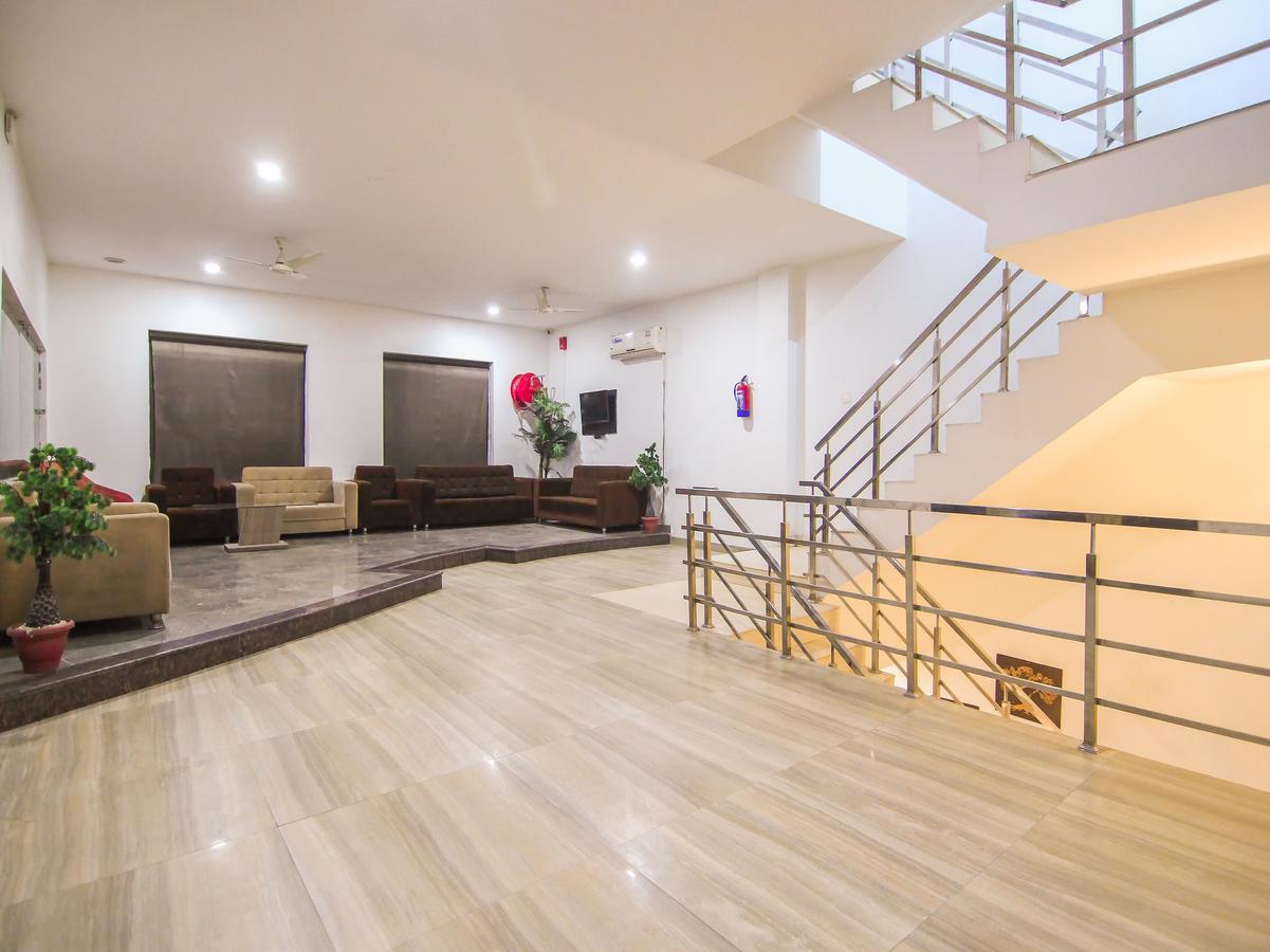 Oyo 1358 Hotel Crossroad לקנאו מראה חיצוני תמונה