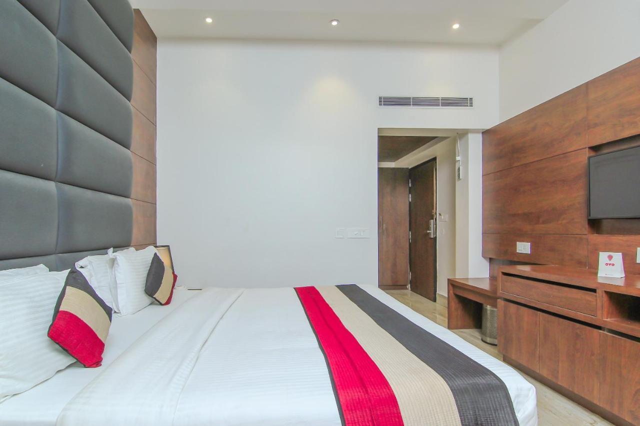 Oyo 1358 Hotel Crossroad לקנאו מראה חיצוני תמונה