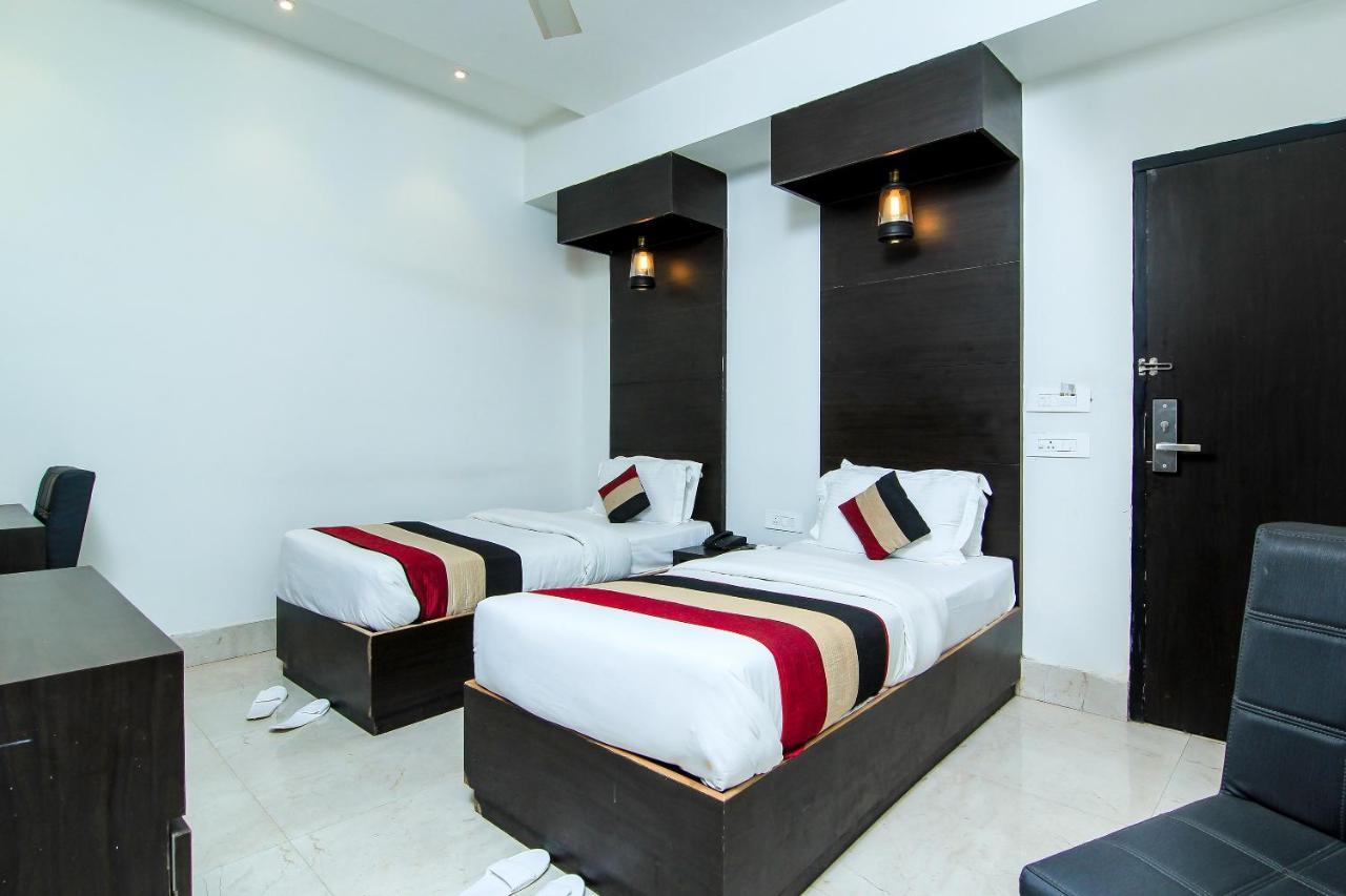 Oyo 1358 Hotel Crossroad לקנאו מראה חיצוני תמונה