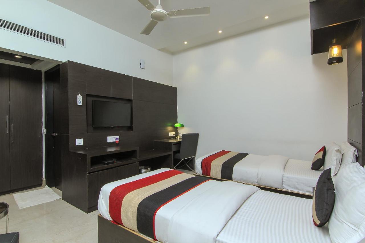 Oyo 1358 Hotel Crossroad לקנאו מראה חיצוני תמונה
