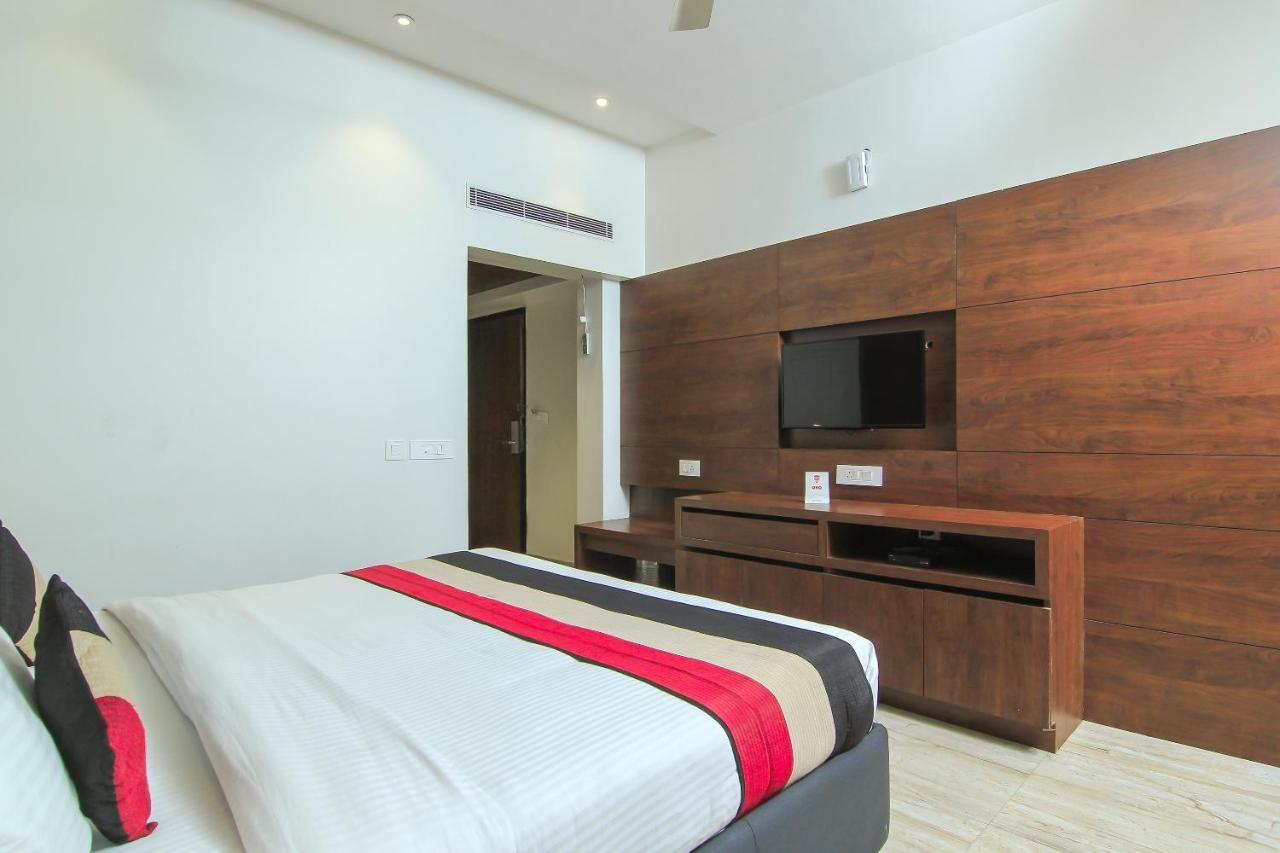 Oyo 1358 Hotel Crossroad לקנאו מראה חיצוני תמונה