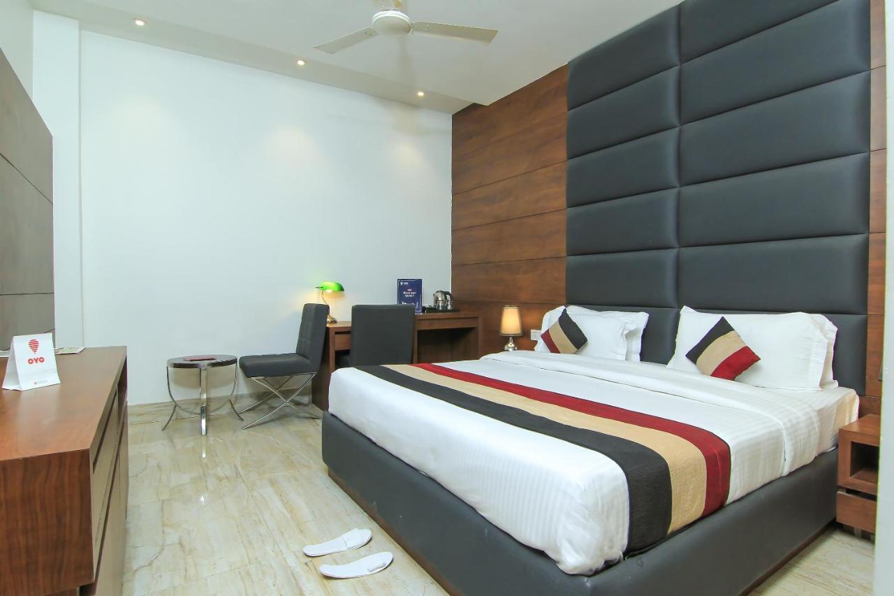 Oyo 1358 Hotel Crossroad לקנאו מראה חיצוני תמונה